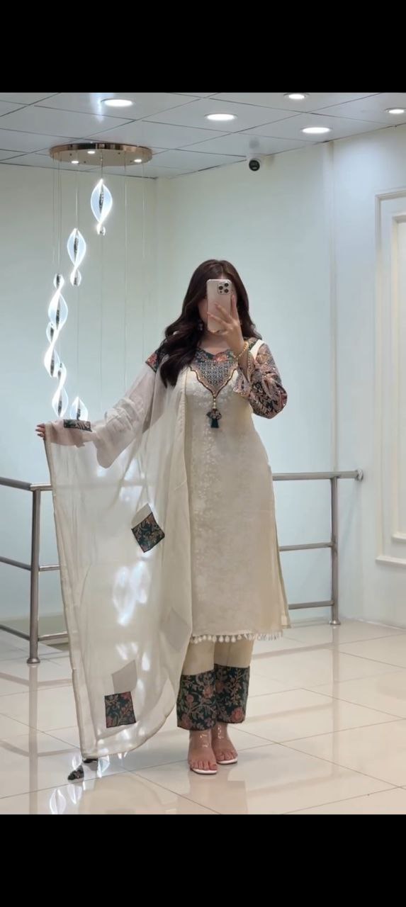 BANARASI WIVING SPECIAL SUIT SET